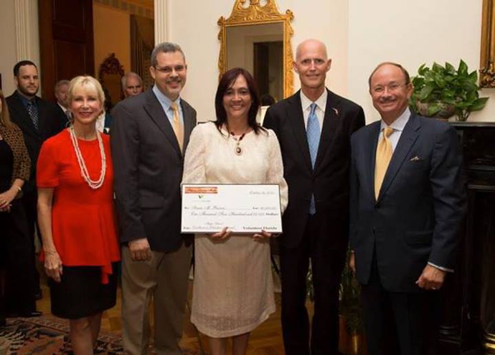 Ex alumna de FUNIBER recibe premio de excelencia en educación