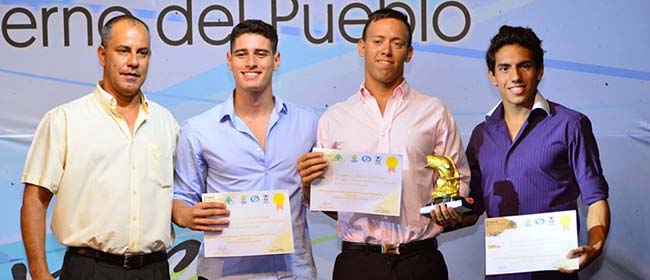 Alumno argentino de FUNIBER gana el premio a mejor nadador del año 2016